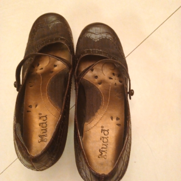 Women's Mudd Brown Dress Shoes - Picture 2 of 12